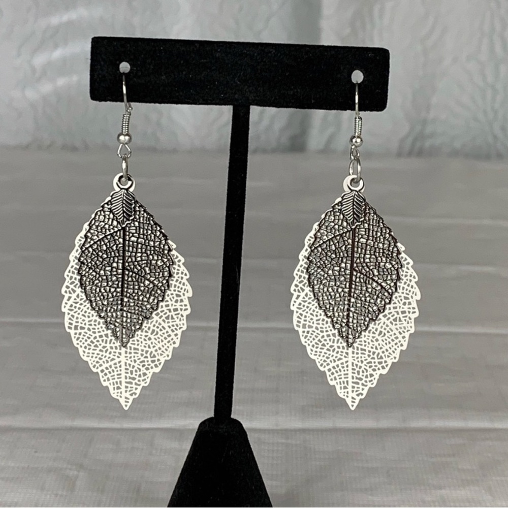 SALE! ❤️ Silver and Black Leaf Drop Earrings